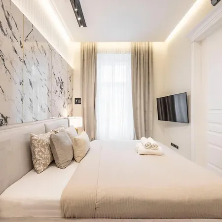 Luxurious High-end Grand Next To The Basilica Apartament *
