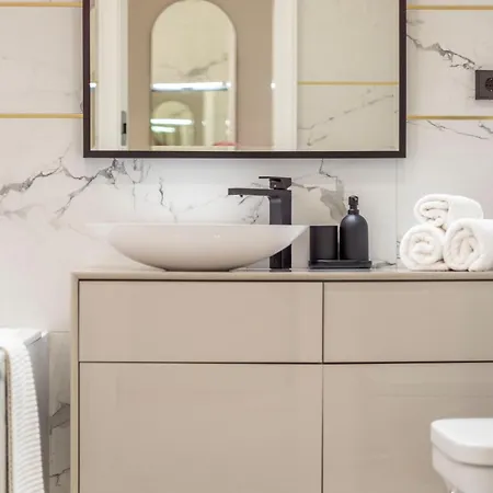 Luxurious High-end Grand Next To The Basilica *