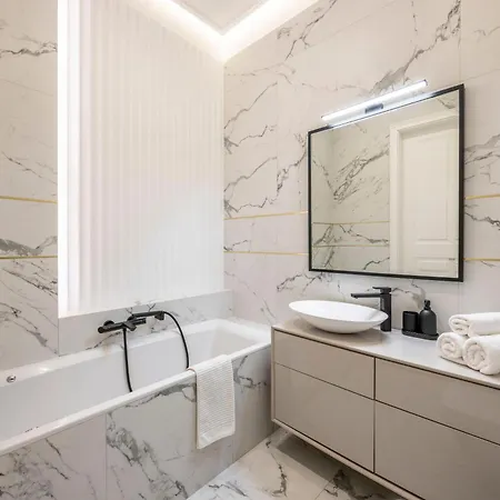 아파트 Luxurious High-end Grand Next To The Basilica
