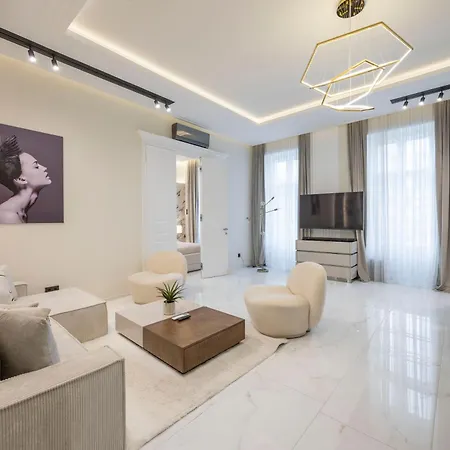 Luxurious High-end Grand Next To The Basilica Budapešť