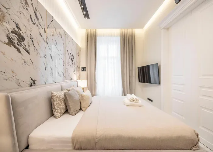 Luxurious High-end Grand Next To The Basilica Appartamento *